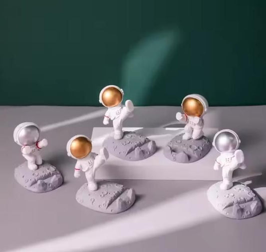 Space Dock - Astronauts Mobile Phone Stand Holder
